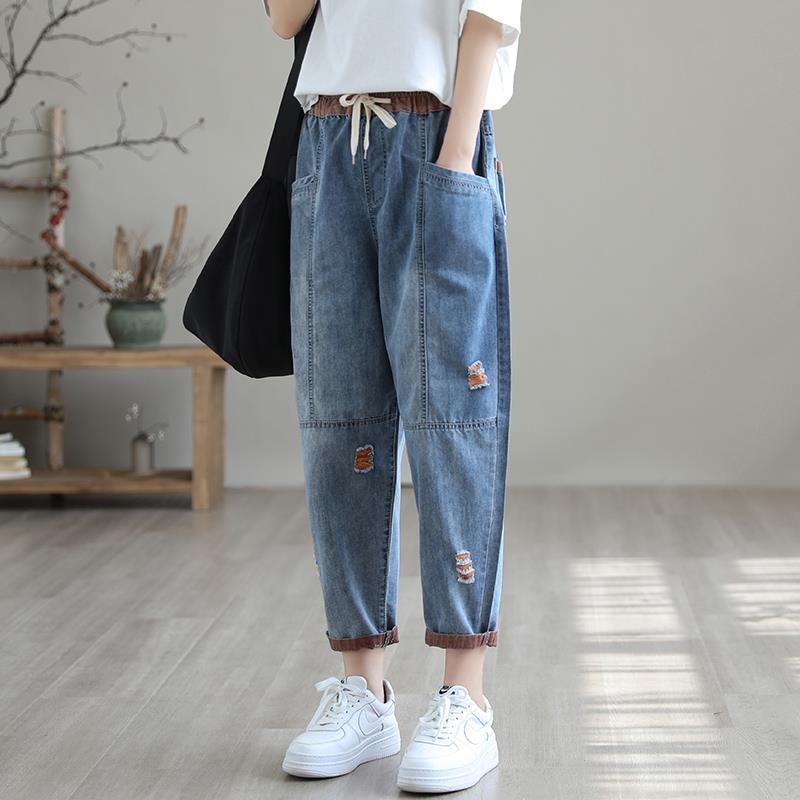 Vaqueros capri rasgados de moda de verano para mujer