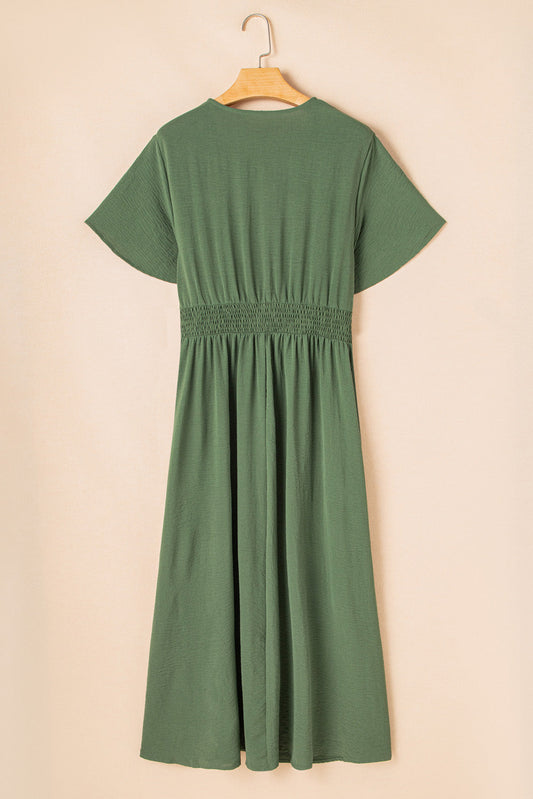 Vestido largo de talla grande con escote cruzado, cintura fruncida y trébol de cuatro hojas