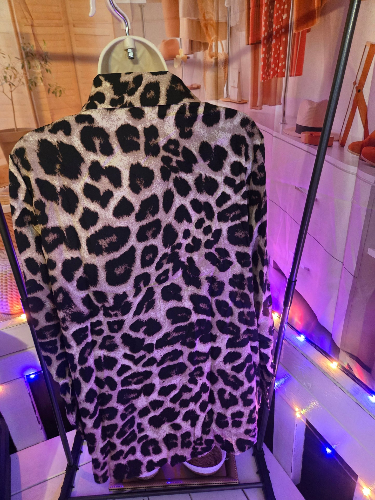 Blusa con botones de lentejuelas con estampado de leopardo – Top glamuroso de manga larga