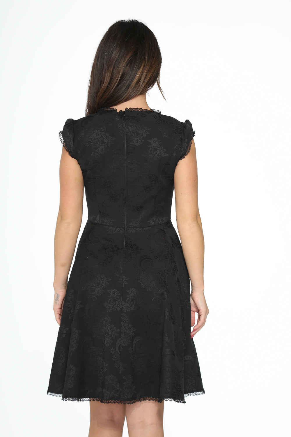 21440 Vestido gótico con vuelo de brocado negro