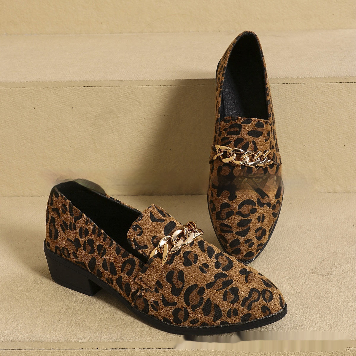 Zapatos de tacón de leopardo para mujer