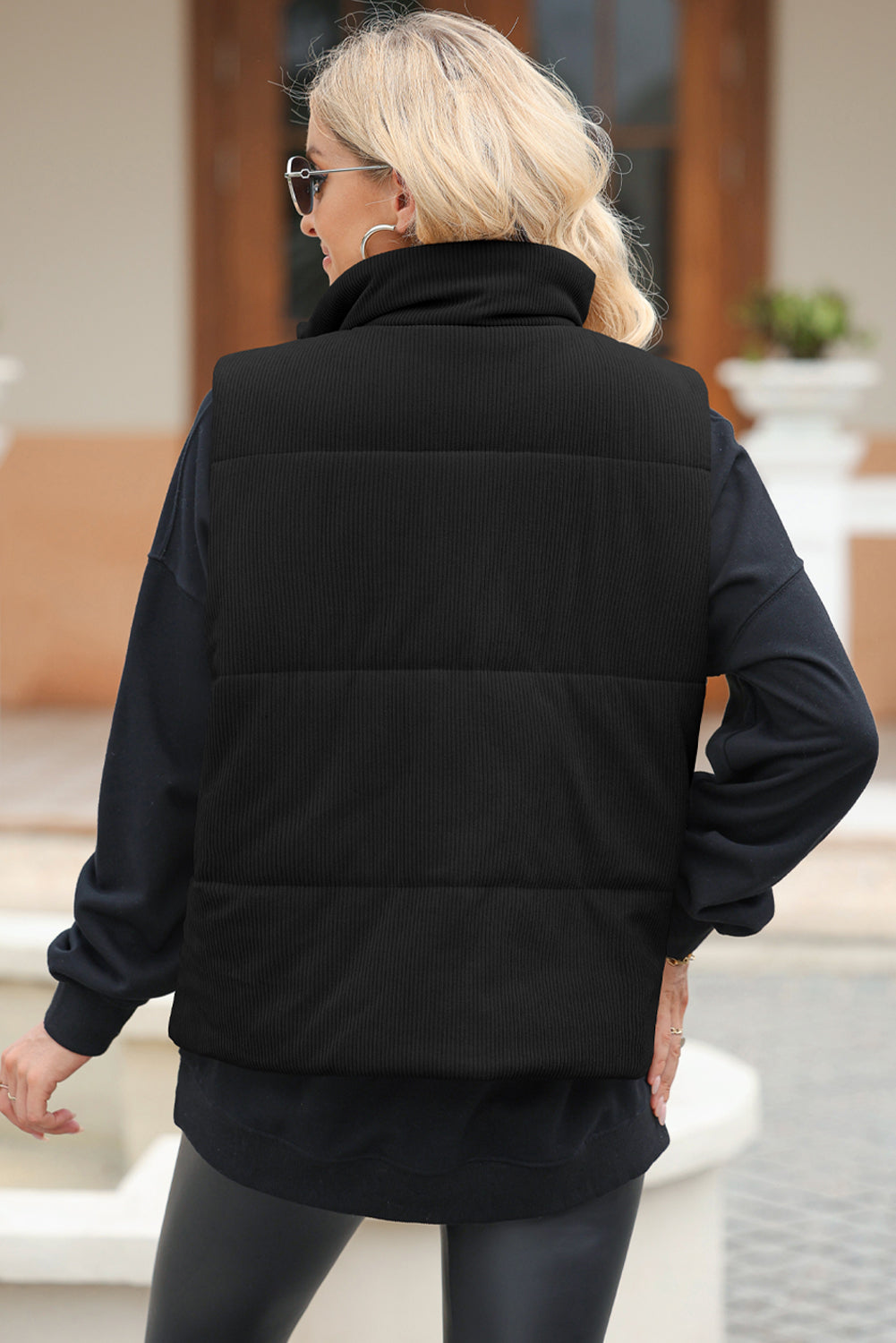 Chaleco abrigado de cuello alto con cremallera y bolsillos
