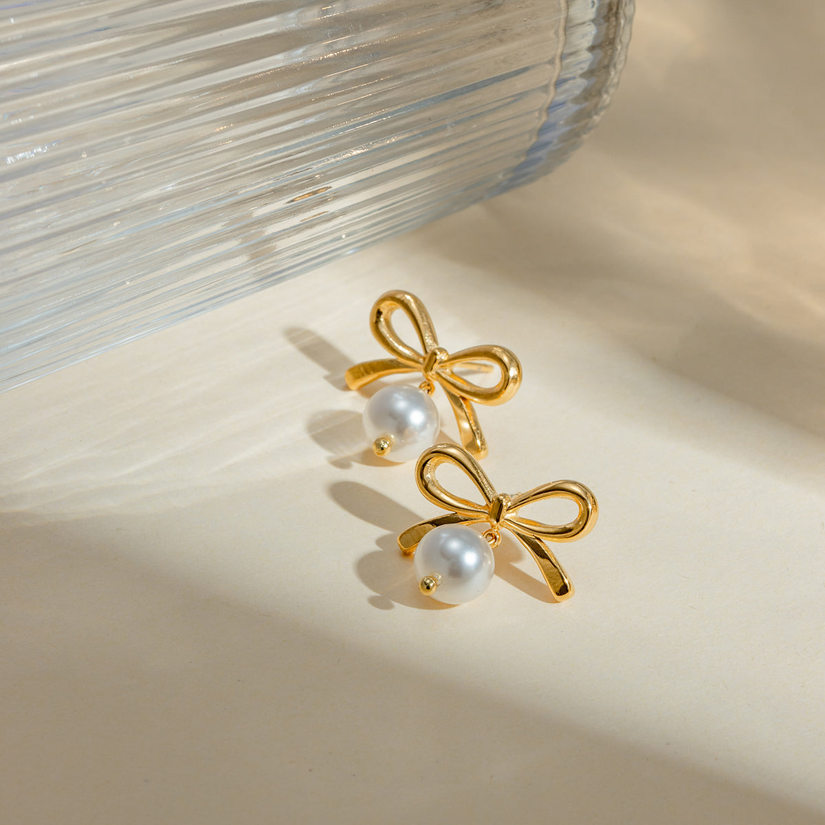 Pendientes de Perlas con Lazo de Acero Inoxidable