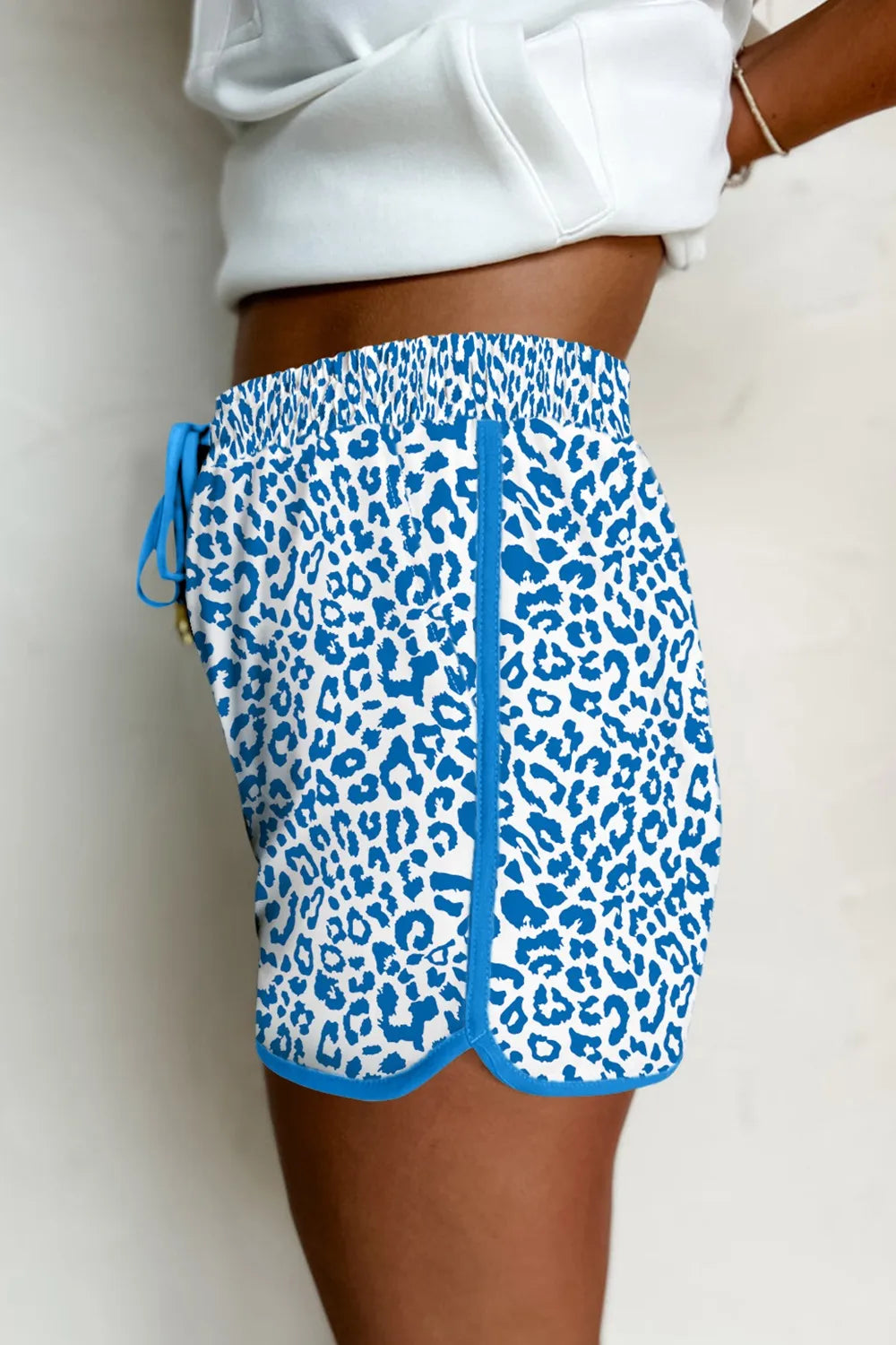 Pantalones Cortos con Cordón Estampado de Leopardo – Ajuste Cómodo y con Estilo Vea la tabla de tallas en “más detalles”