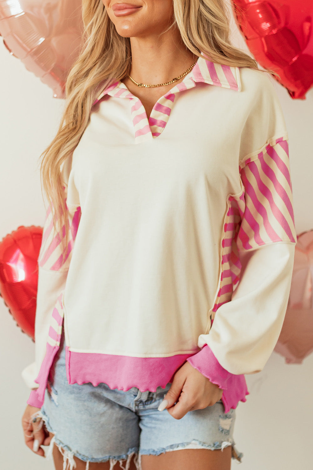 Camiseta de punto de felpa francesa con cuello colorblock y retales a rayas rosadas