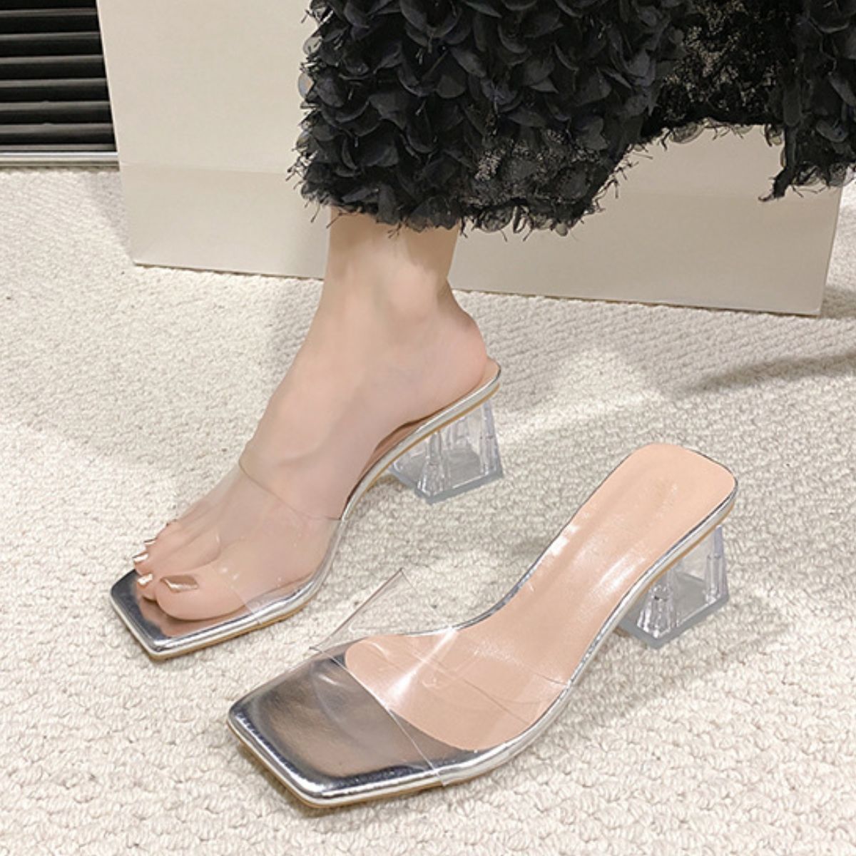 Sandalias de tacón ancho con punta abierta