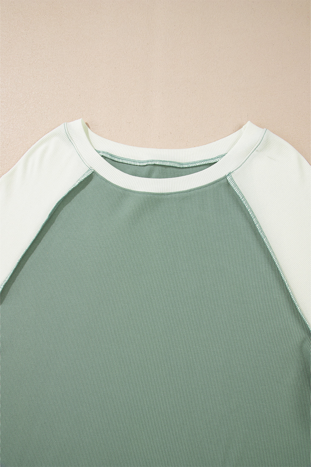 Top de manga larga raglán con paneles de colores acanalado en verde menta