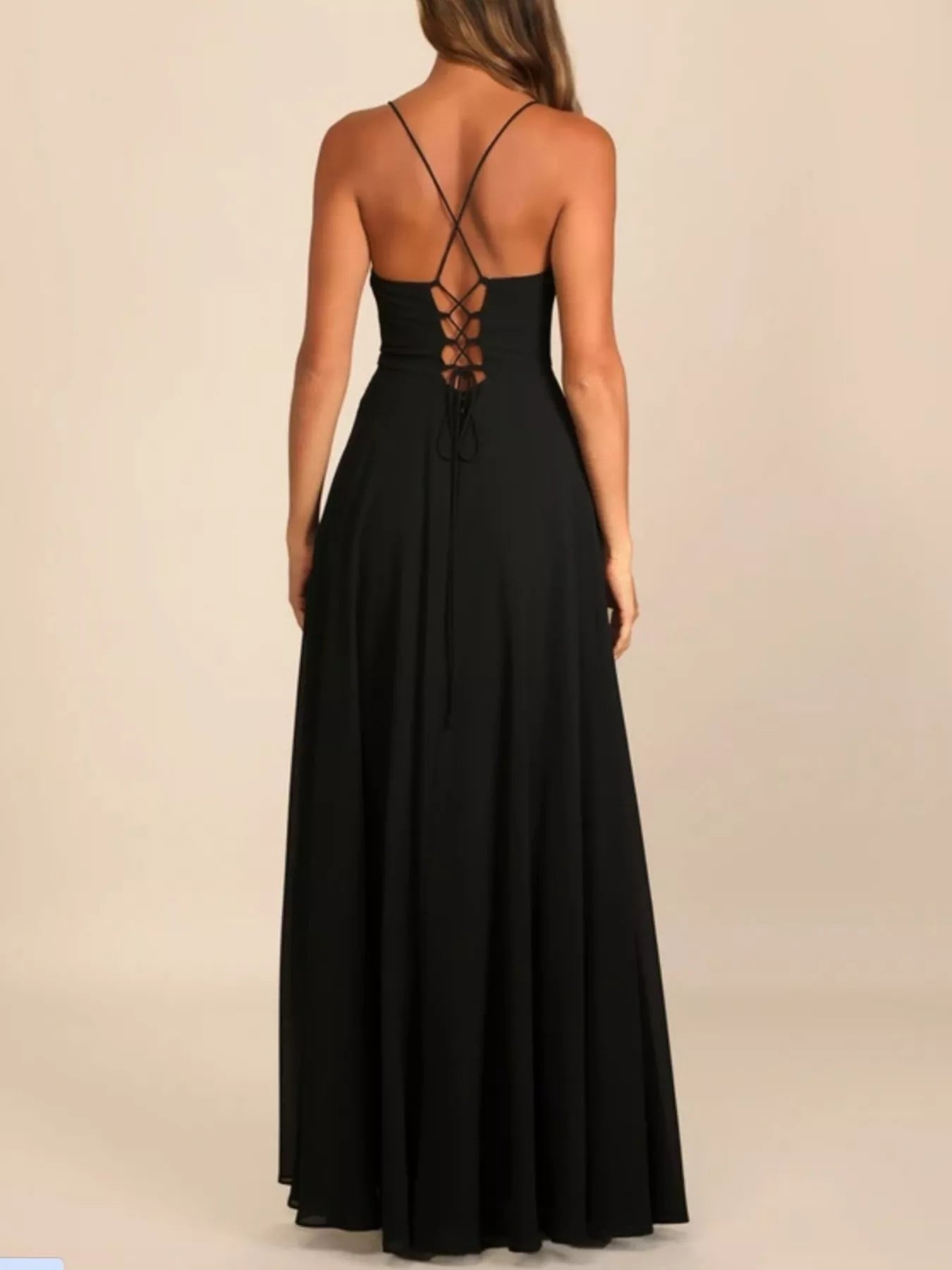 Vestido largo con cuello vuelto y abertura