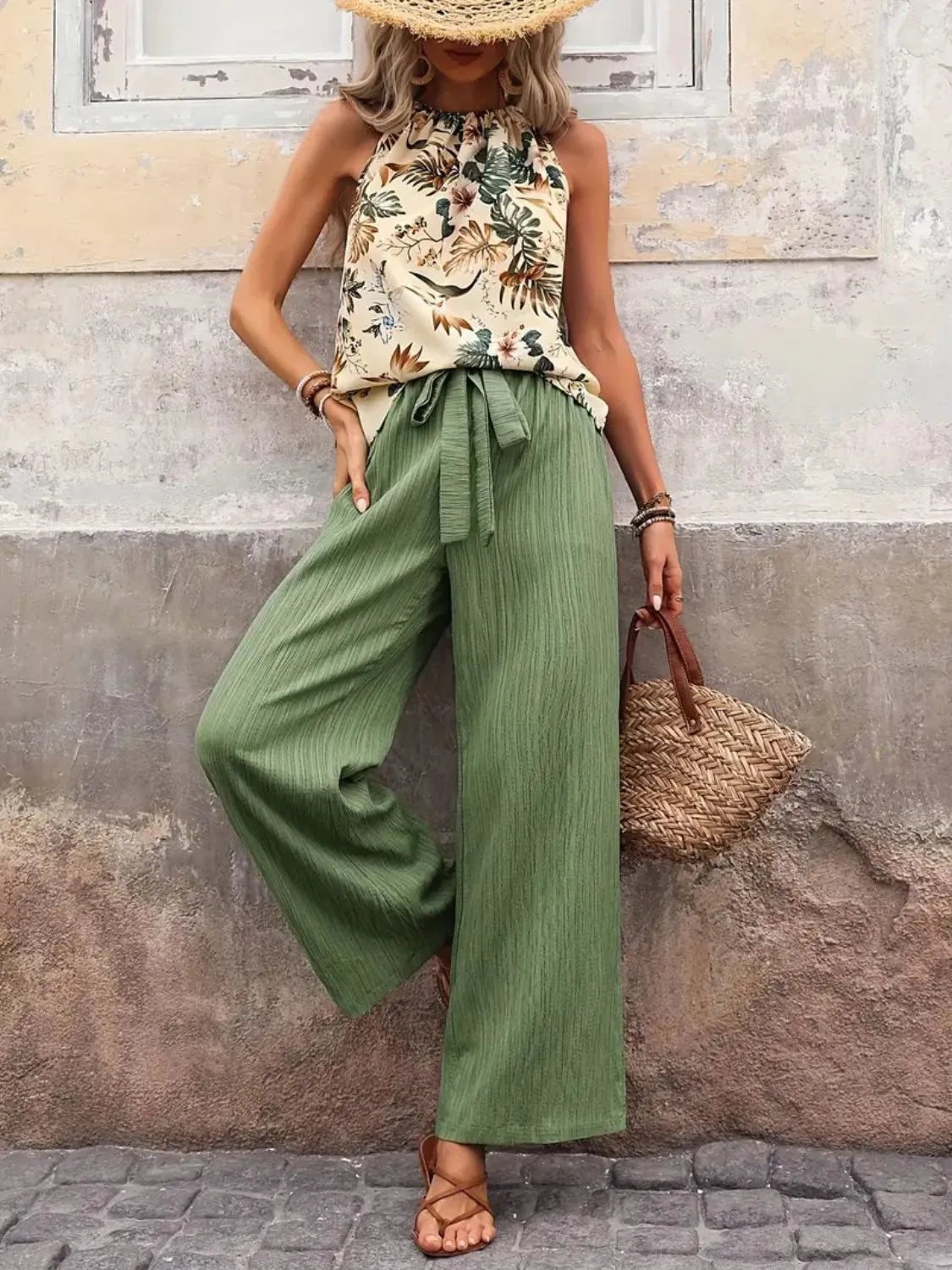 Conjunto de camiseta sin mangas estampada y pantalón de pierna ancha