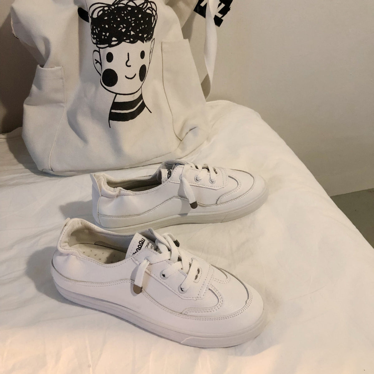 Small white shoes canvas shoes