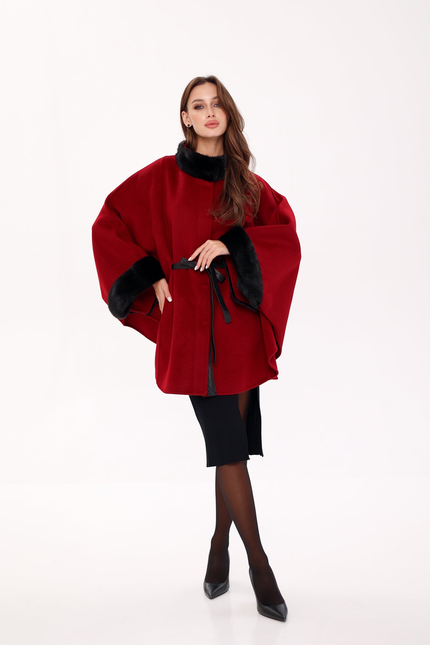 Poncho de lana de doble cara con piel de visón escandinavo auténtico