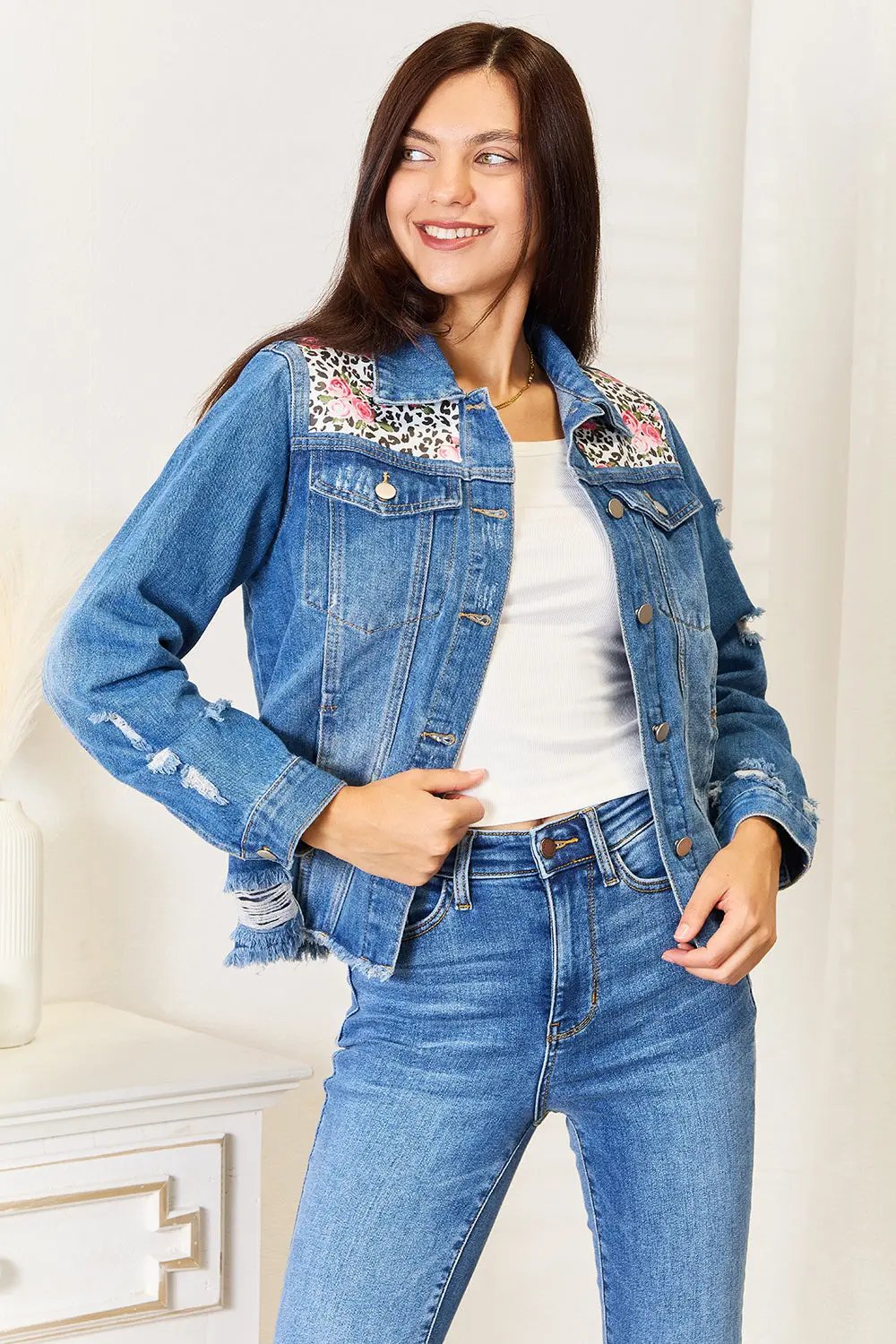 Chaqueta de mezclilla desgastada con estampado floral de leopardo para mujer de Trendsi