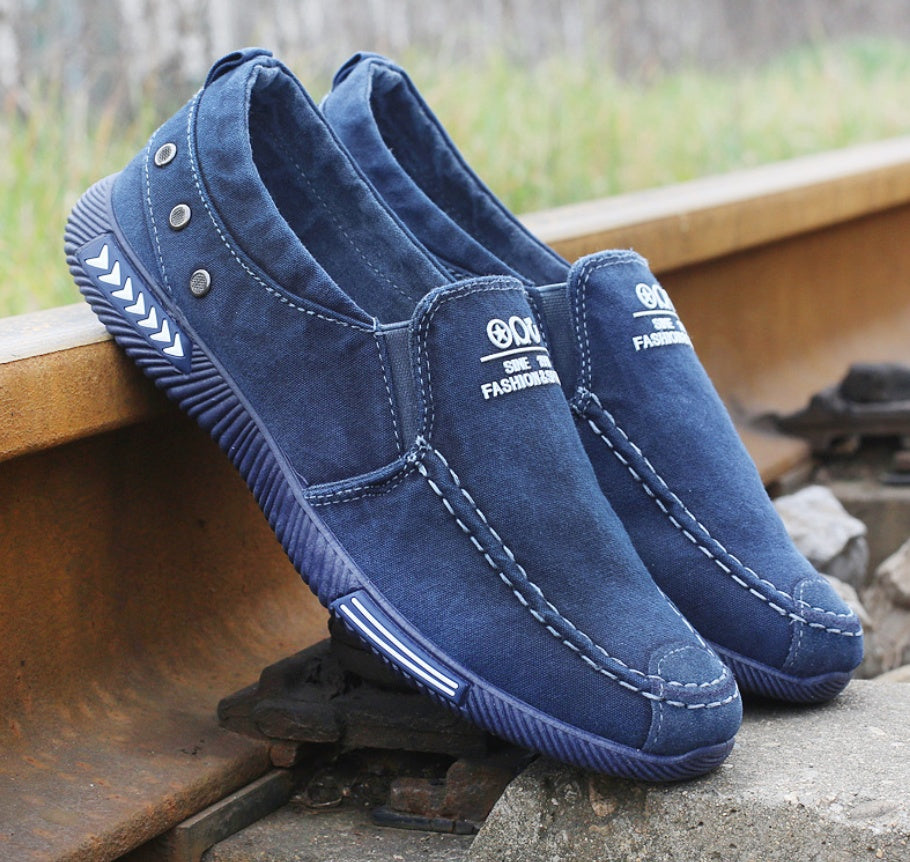 Men's canvas shoes with a pedal