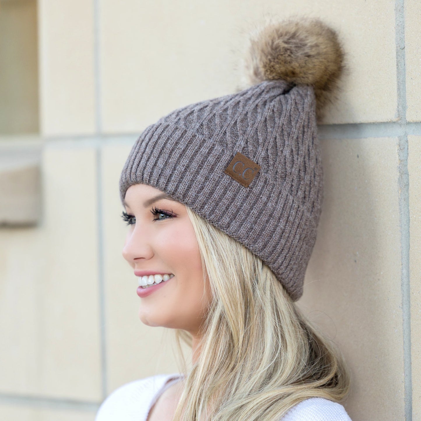Gorro de punto C.C® Honeycomb con pompón