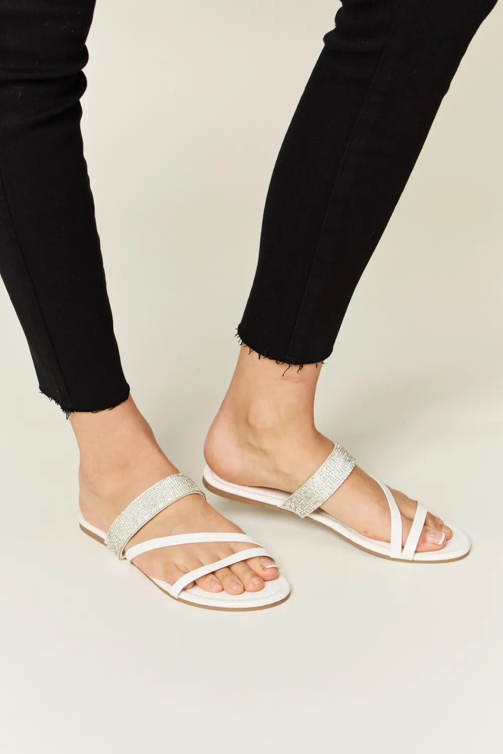 Sandalias planas con tiras de diamantes de imitación WILD DIVA