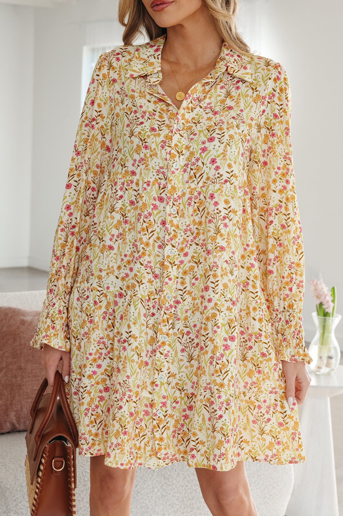 Vestido Camisero Holgado de Manga Larga con Estampado Floral Amarillo, Ribetes Volantes y Puños Fruncidos