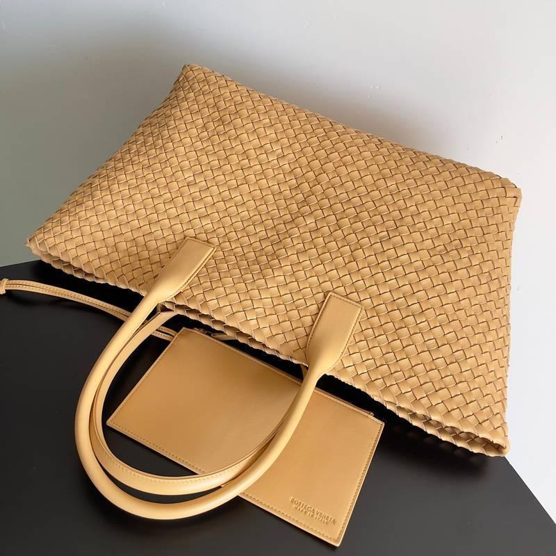 Bottega Veneta Medium Intreccio Leather Bag Tote