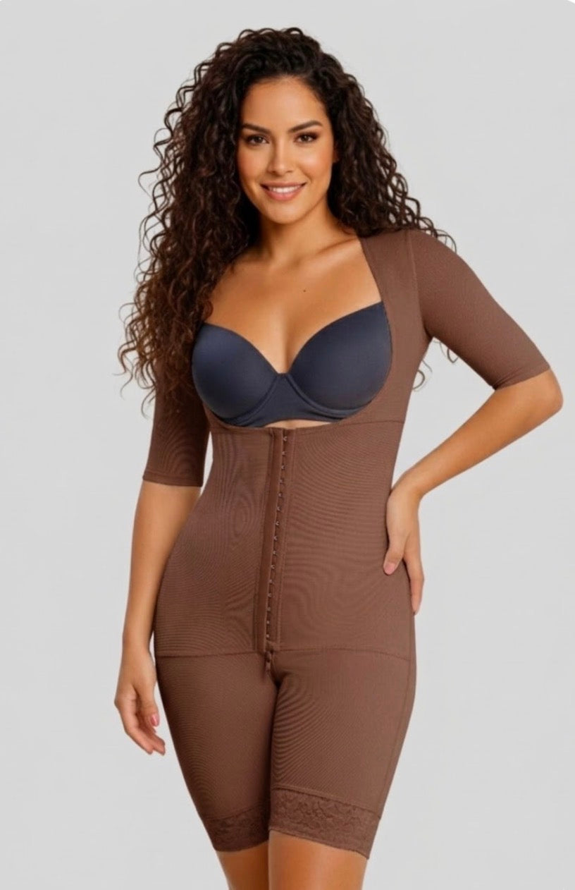 Faja de cuerpo completo hasta medio muslo con compresión en los brazos