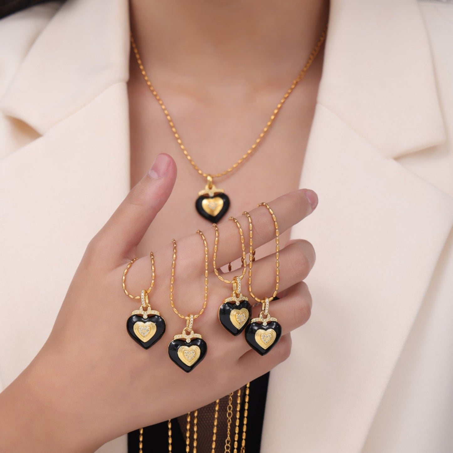 Collar con corazón de acero de titanio