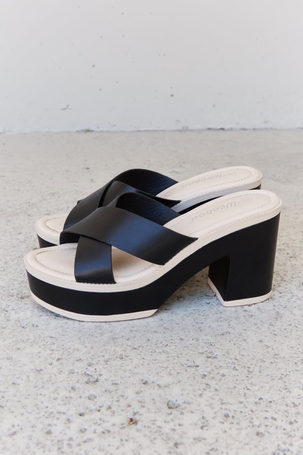 Sandalias de plataforma con contraste Weeboo Cherish The Moments en negro