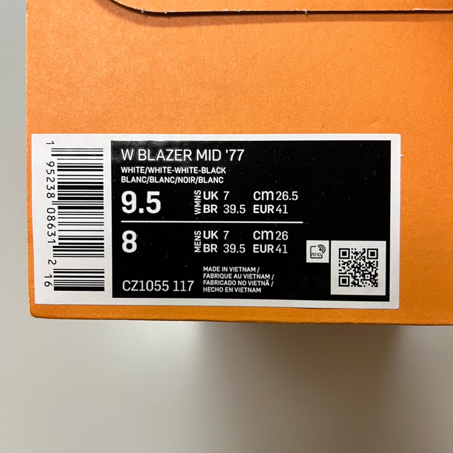 Zapatillas de caña alta NIKE Blazer Mid 77' Talla de mujer 9.5 Talla de hombre 8 Blanco y Melocotón CZ1055-117