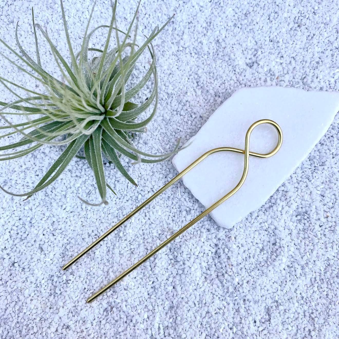 Twisted hair fork