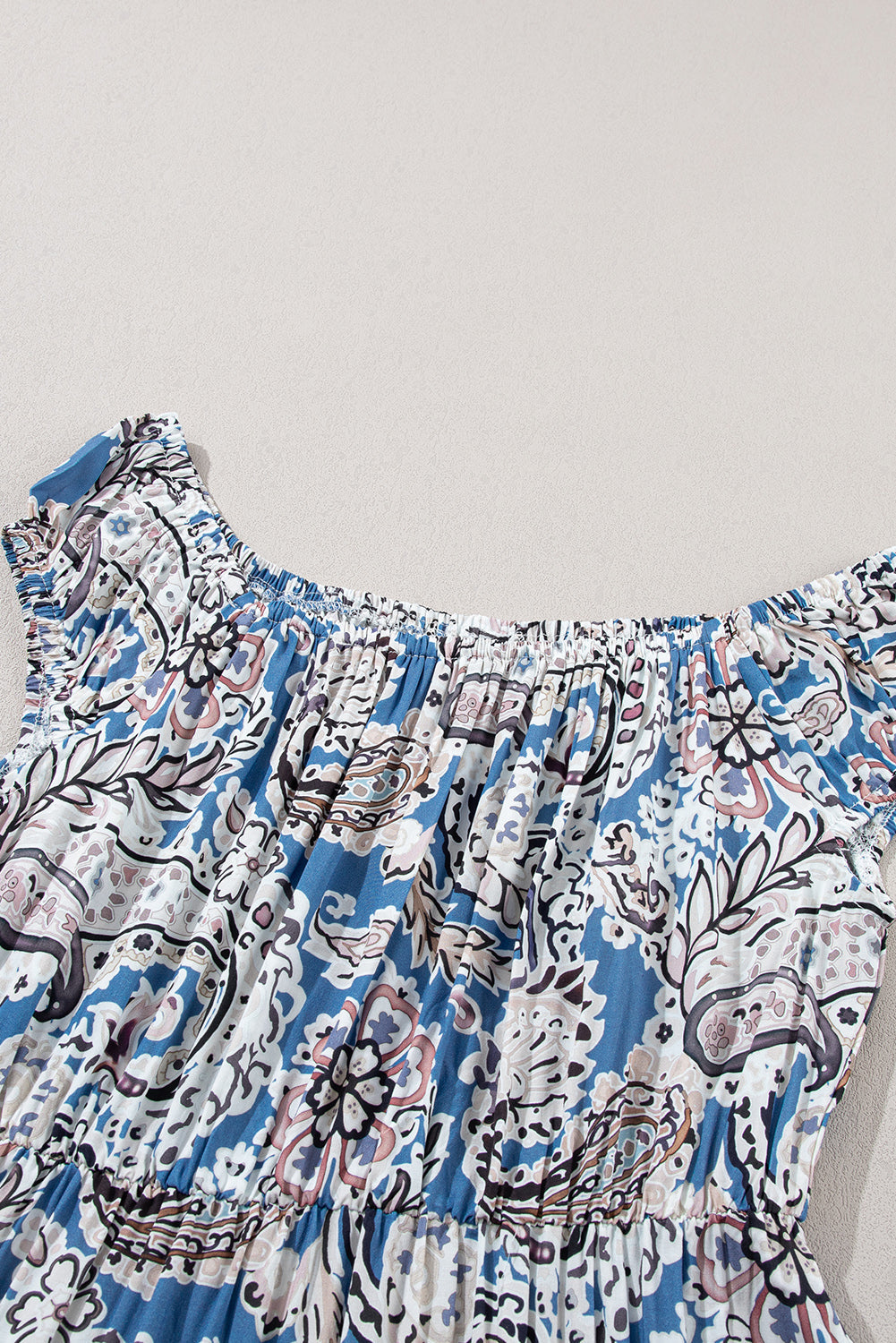 Vestido largo maxi con estampado paisley bohemio azul y hombros descubiertos