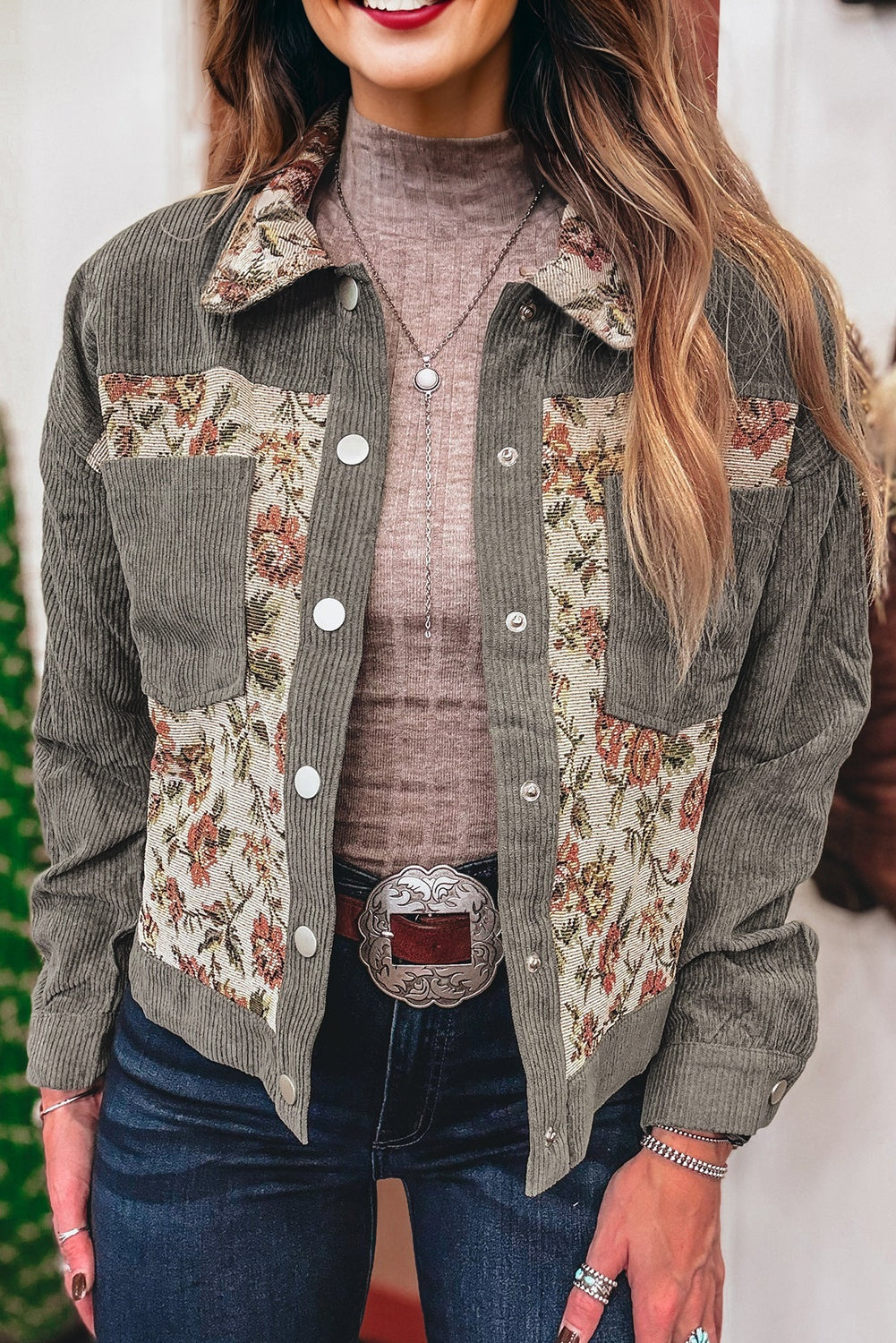 Chaqueta estilo camisa de patchwork floral retro acanalada gris medio