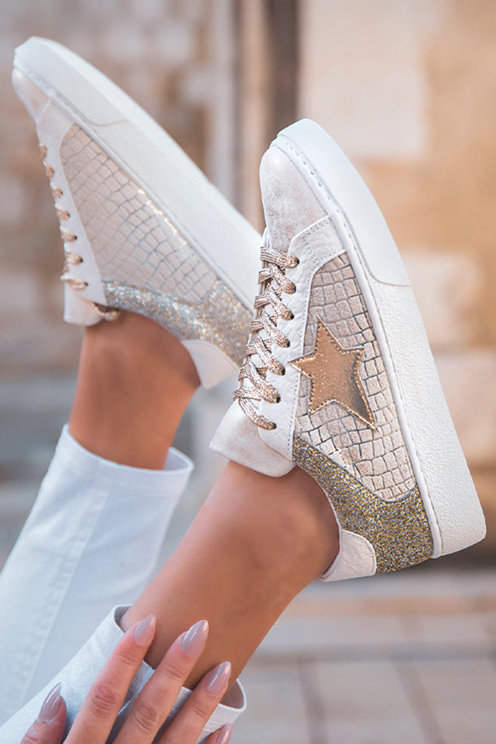 Zapatillas con cordones de cuero sintético con retazos de estrellas de purpurina dorada