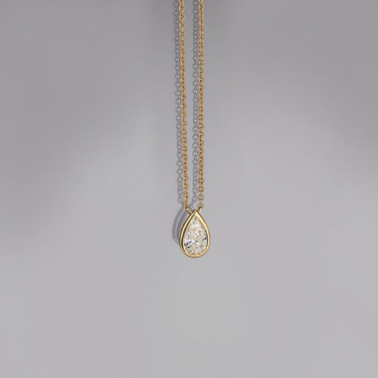 Collar con colgante de acero inoxidable bañado en oro de 18K
