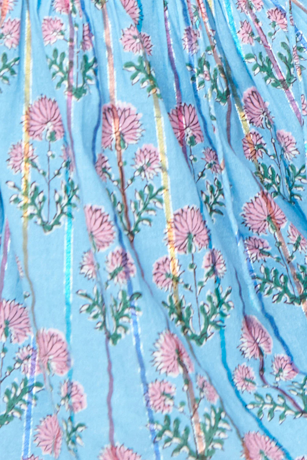 Blusa fruncida con estampado floral de rayas azules cielo y cuello con abertura