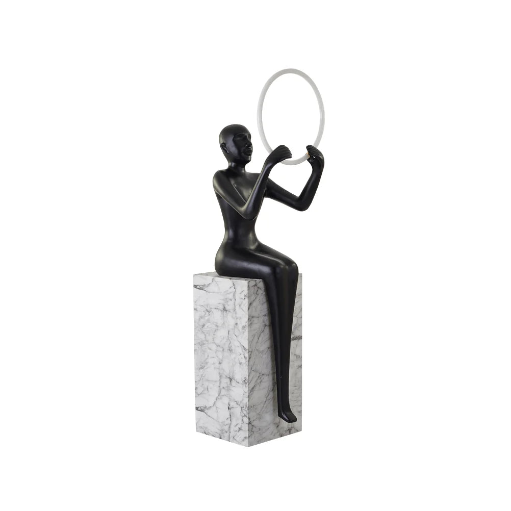 Lámpara de Pie Escultura Bella Sentada