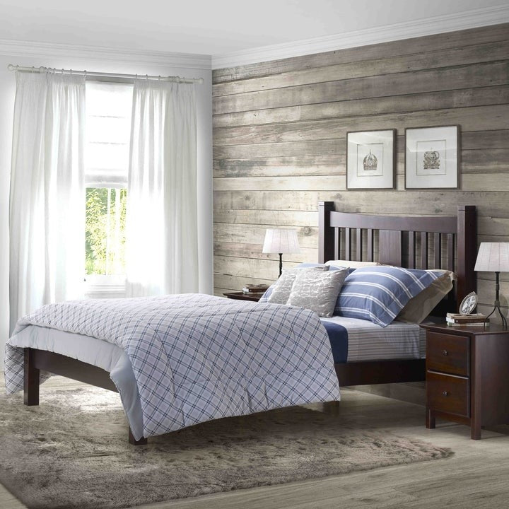 Base de cama de plataforma de madera maciza de pino tamaño queen con cabecero en color cerezo