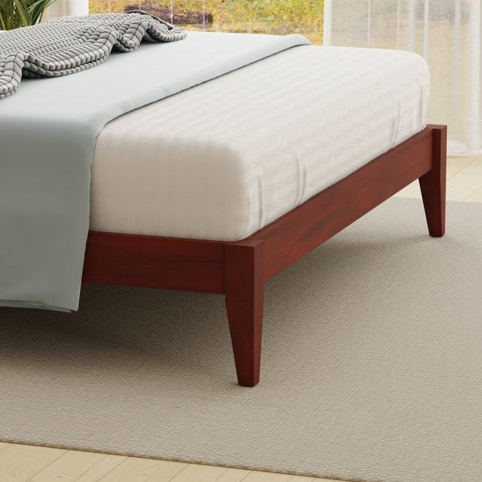 Cama plataforma tradicional de madera maciza de roble King con cabecero en cerezo