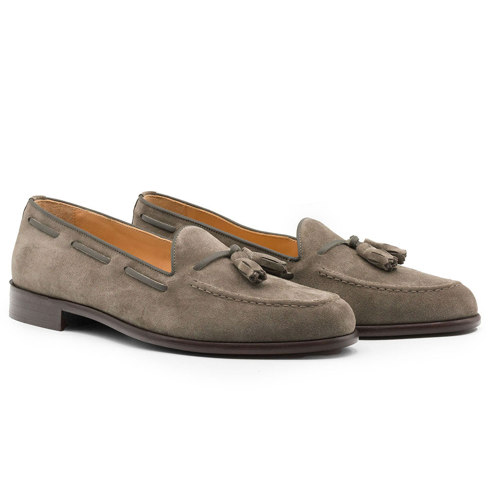 16-583-TPE Mocasín con borlas de ante de becerro FRANCO, gris topo