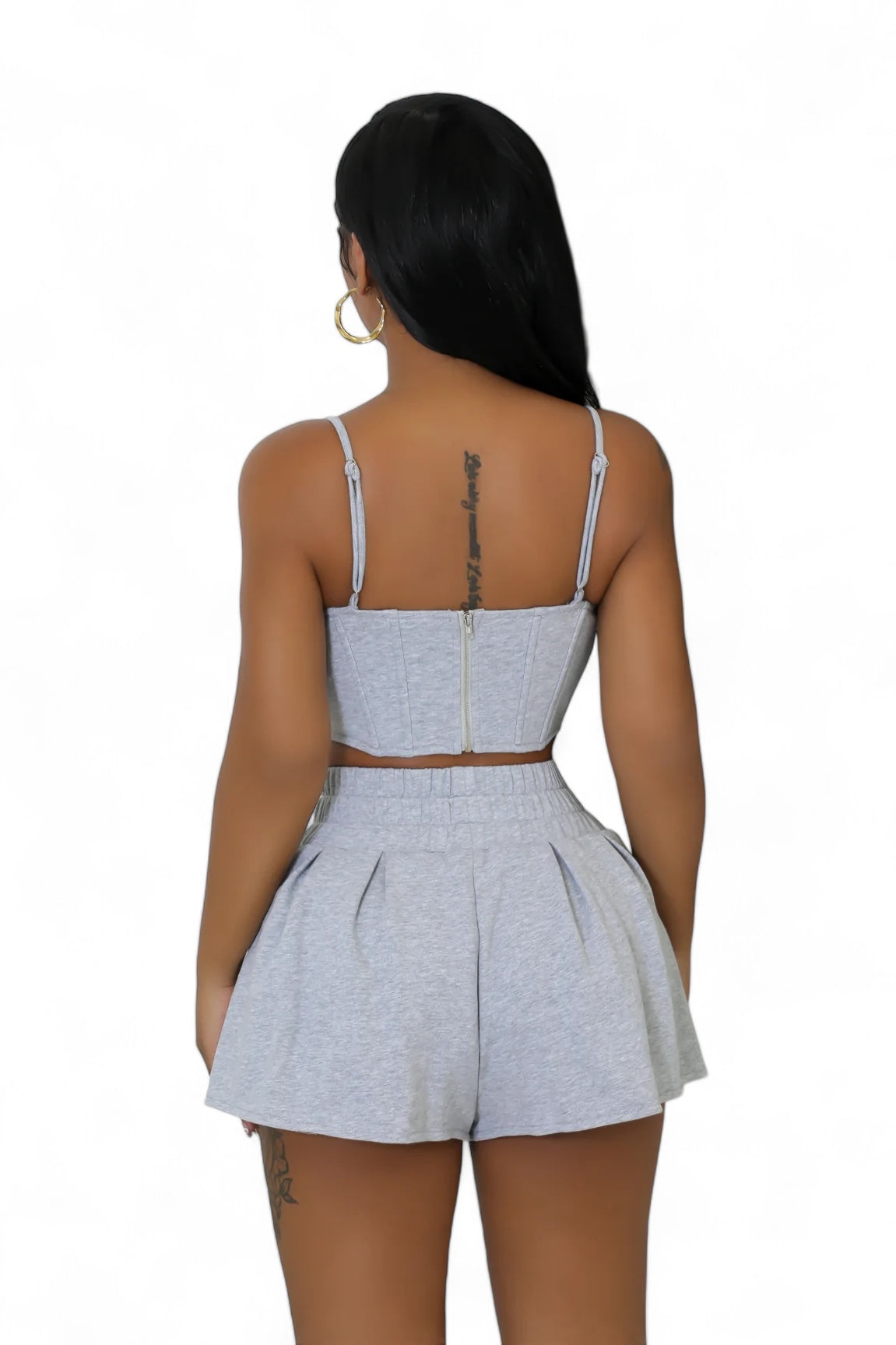Conjunto de top corto y shorts gris jaspeado