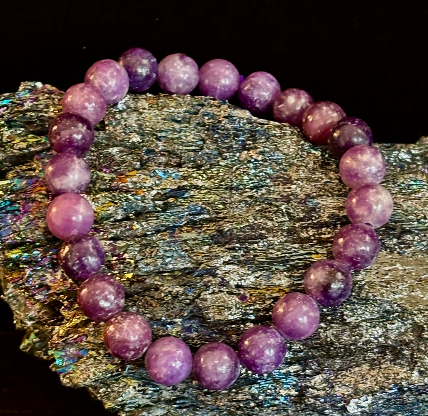 Pulsera de Lepidolita, Infundida con Reiki para Paz y Equilibrio Emocional (Muñecas Medianas a Grandes)