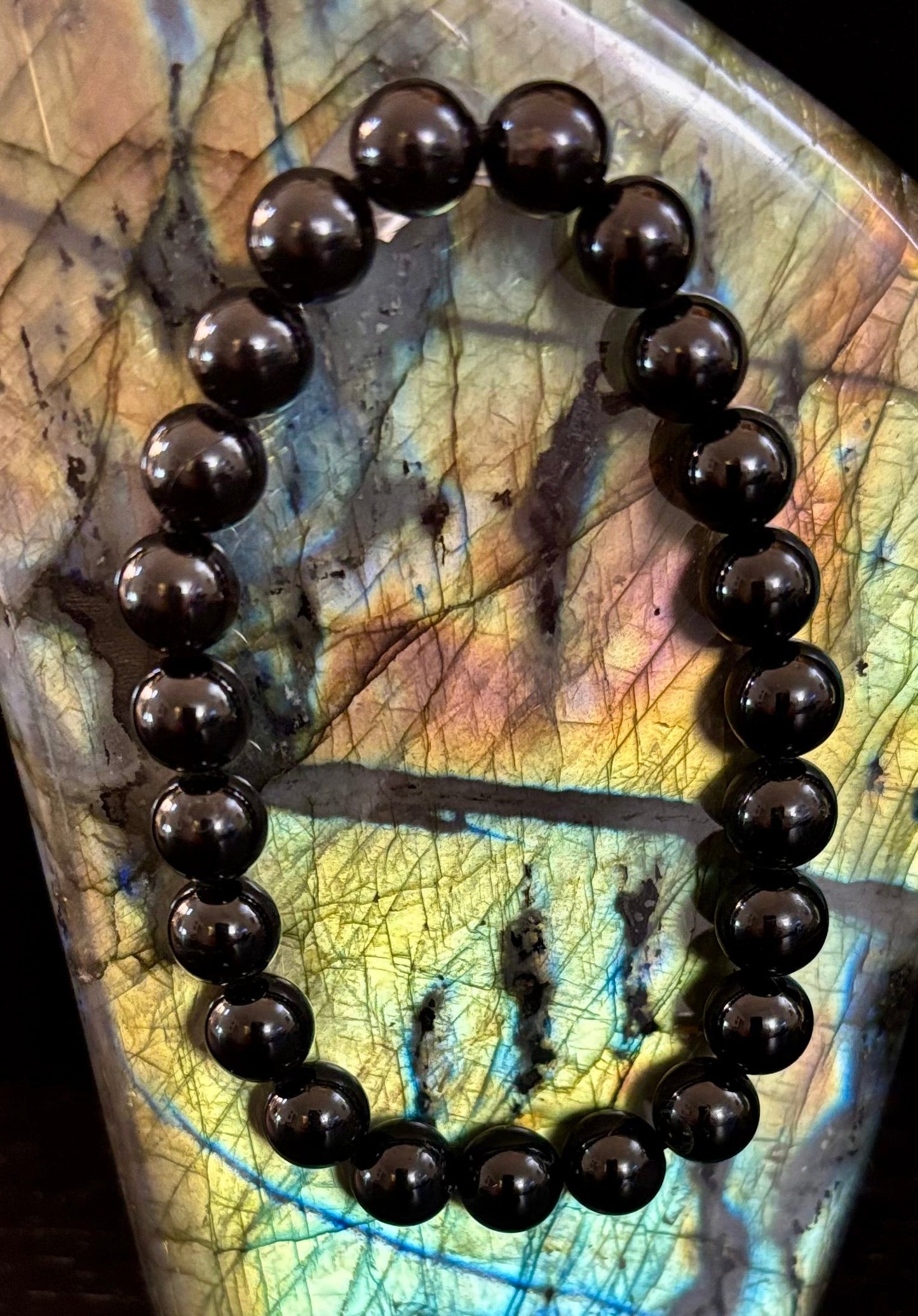 Pulsera de turmalina negra – Protección, conexión a tierra y escudo energético (para muñecas medianas a grandes)