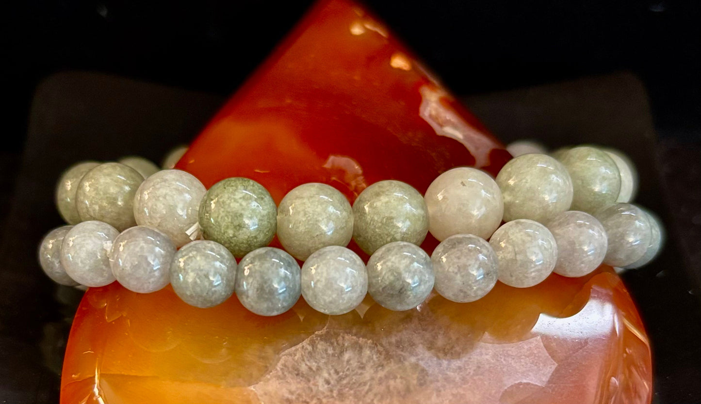 Pulsera de Jade para la Abundancia y Prosperidad – Cuentas de 8mm o 10mm (Muñecas Medianas a Grandes)