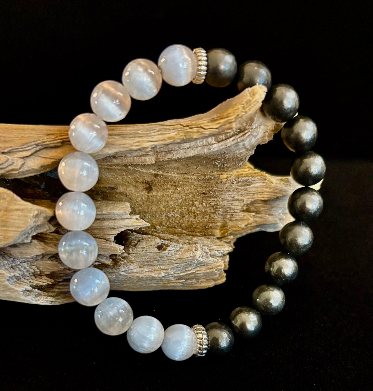 Pulsera de Intención Protectora – Pulsera Energética de Shungita y Selenita