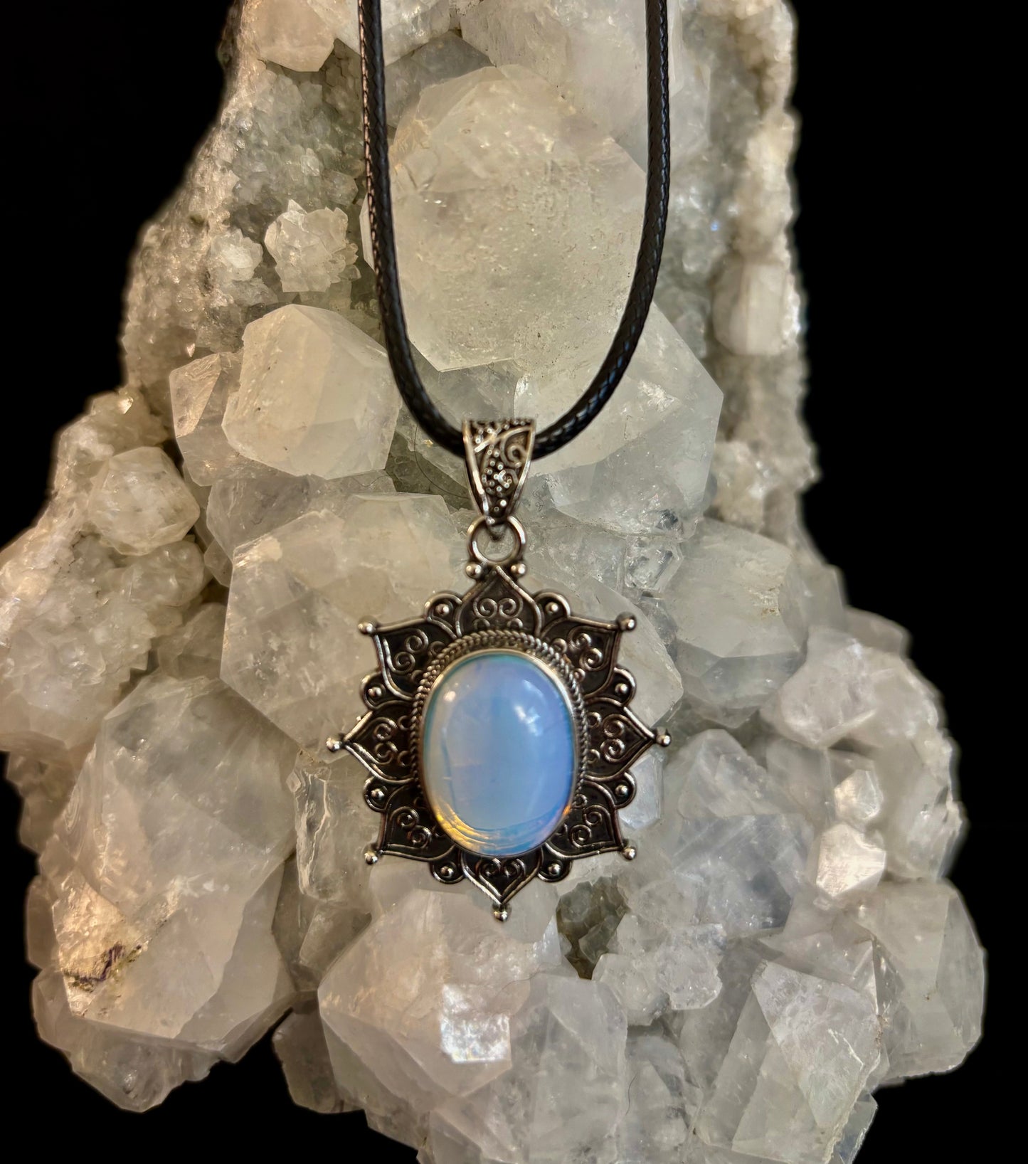 Collar con colgante de piedra lunar y girasol bohemio
