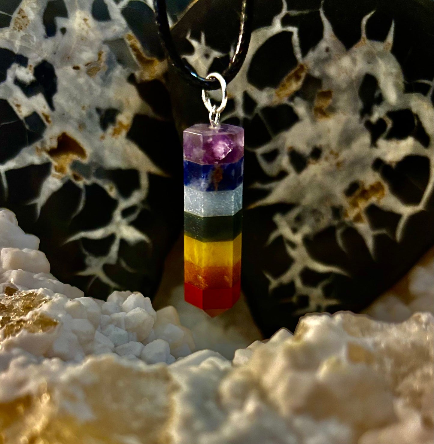 Collar de cristal de chakra – Colgante curativo de 7 capas en cadena y cordón (piedra de 2,5 cm)