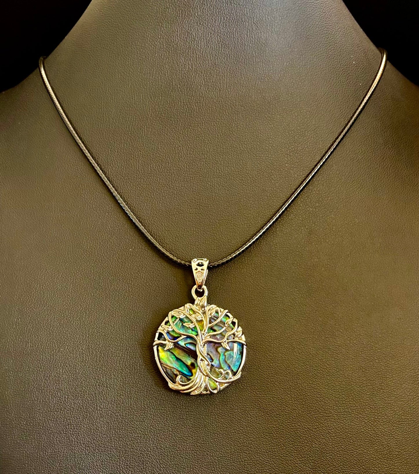 Collar con Colgante de Abalón Árbol de la Vida | Cadena de Cuerda de 23” | Símbolo de Crecimiento, Fuerza y Armonía