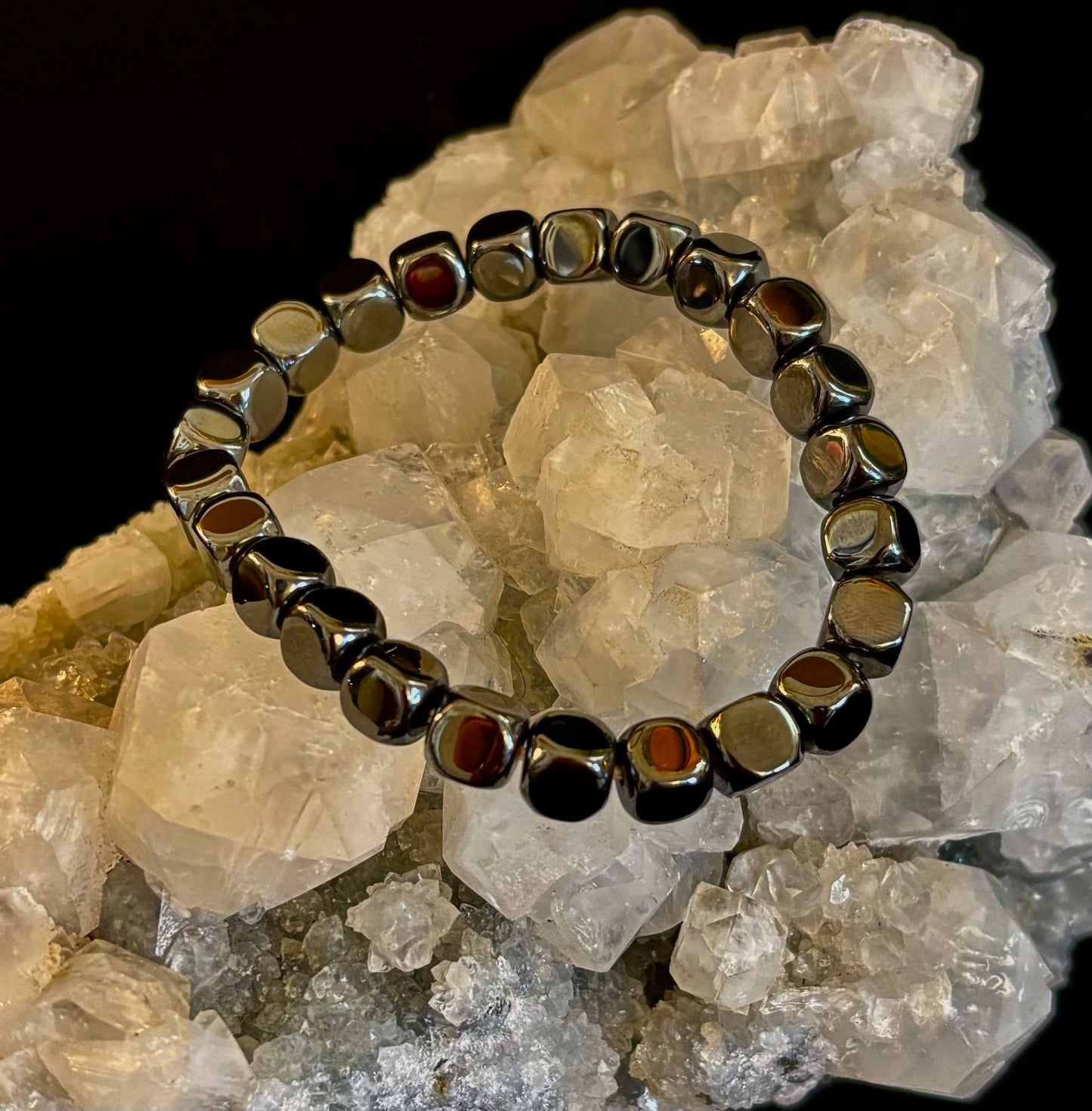 Pulsera de Cuentas de Hematita en Cubo | Energía de Enraizamiento y Equilibrio | Unisex Ajuste Elástico de 7.8mm