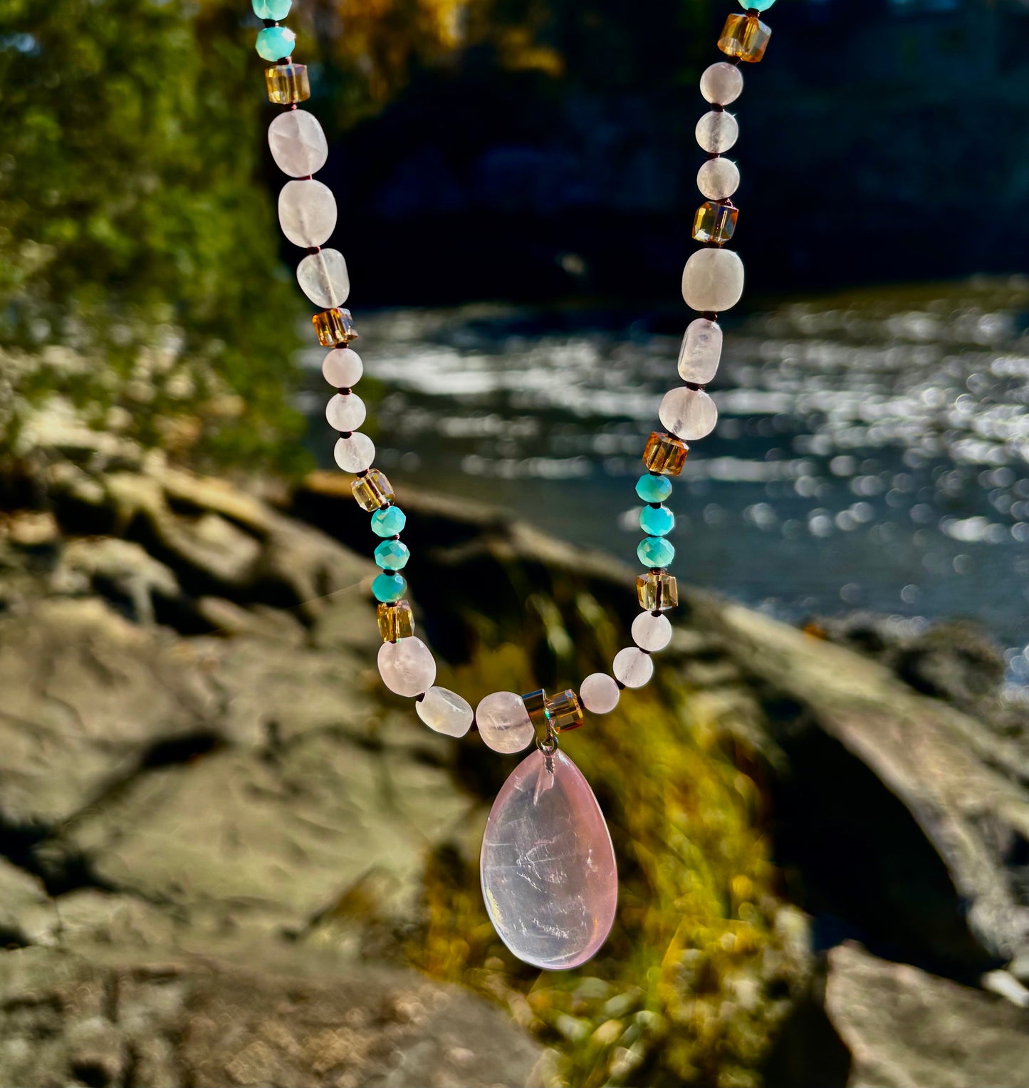 Collar Harmony Brillo Rosado | Joyería Elegante de Cuentas Distintiva
