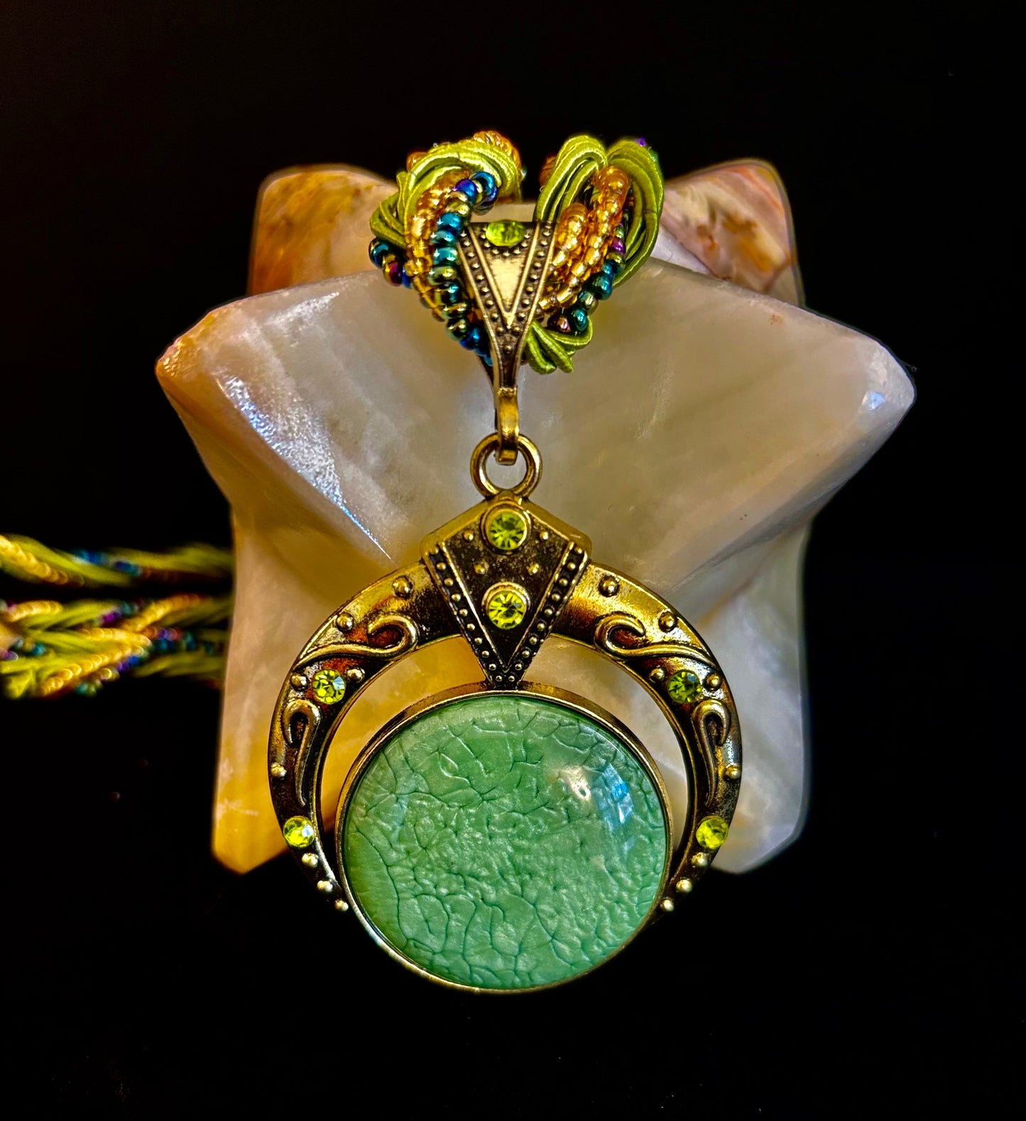 Collar Diosa Verde Bohemia | Colgante llamativo de cuentas hecho a mano de inspiración vintage