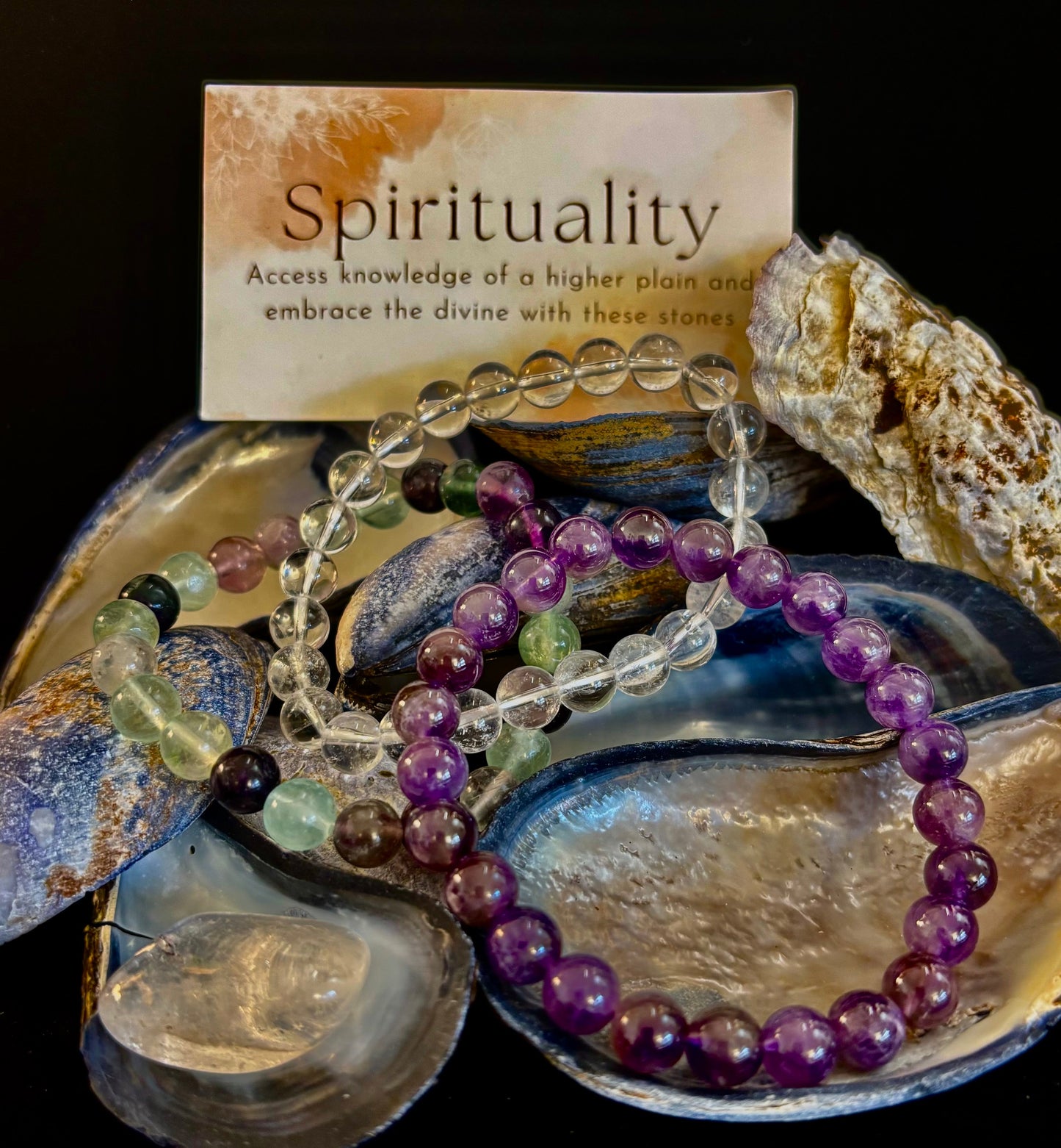 Juego de pulseras con intenciones – Espiritualidad (cuarzo transparente, amatista y fluorita)
