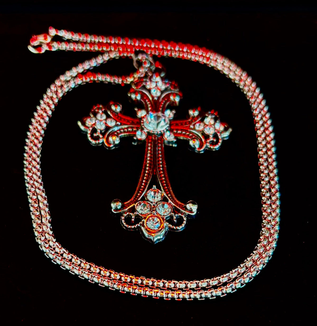 Collar Cruz Vintage Nuestra Señora de Guadalupe — Dije Católico Tono Plata — Inspirado en Puerto Vallarta México — Joyería de Protección Sagrada