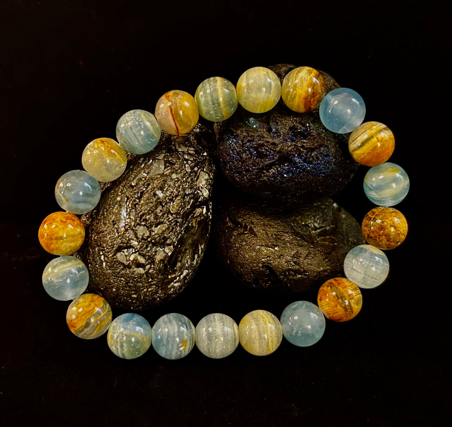 Pulsera de calcita lemuriana de Aquatine - Cuentas de 8 mm y 10 mm (muñecas medianas)