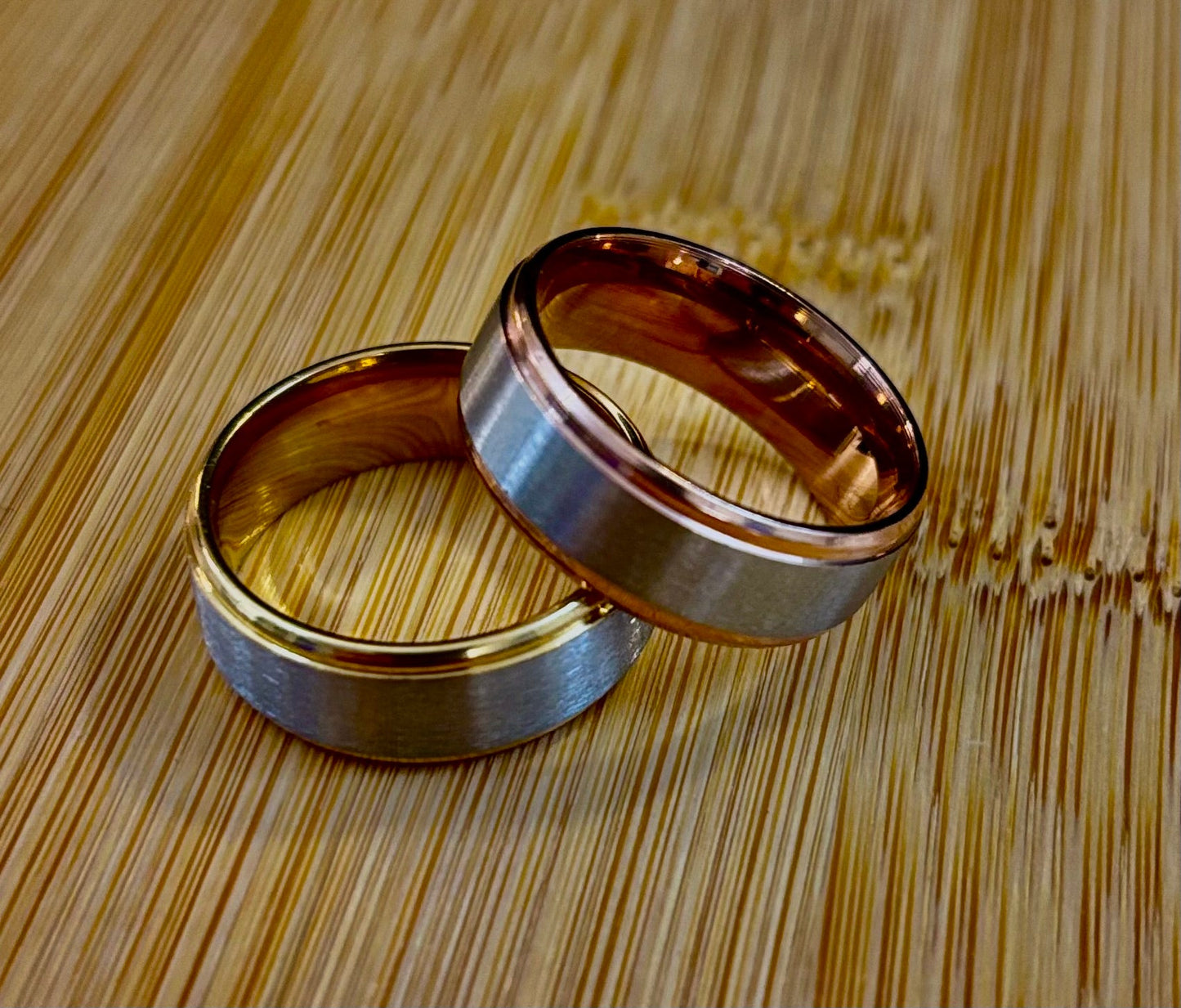 Anillo de banda de acero inoxidable y titanio – Acabado cepillado en tono dorado o rosa